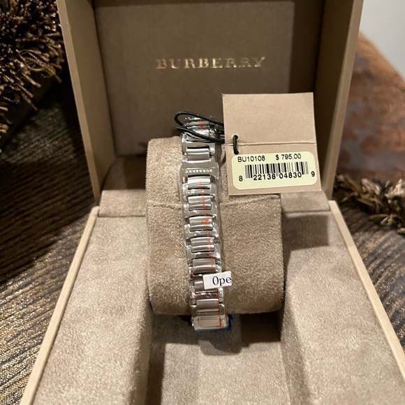 Burberry Watch NWT - Picture 2 of 3